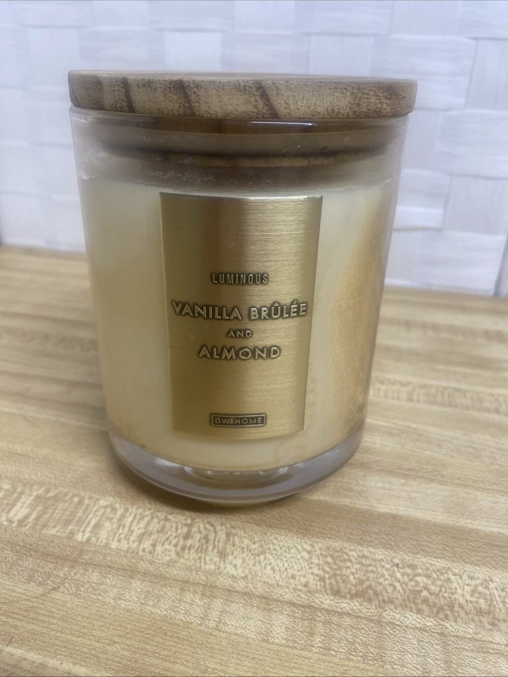 New DW Home Vanilla Brûlée Almond 2 Wick Large 18.05oz. Candle Burn Time 60+ hrs